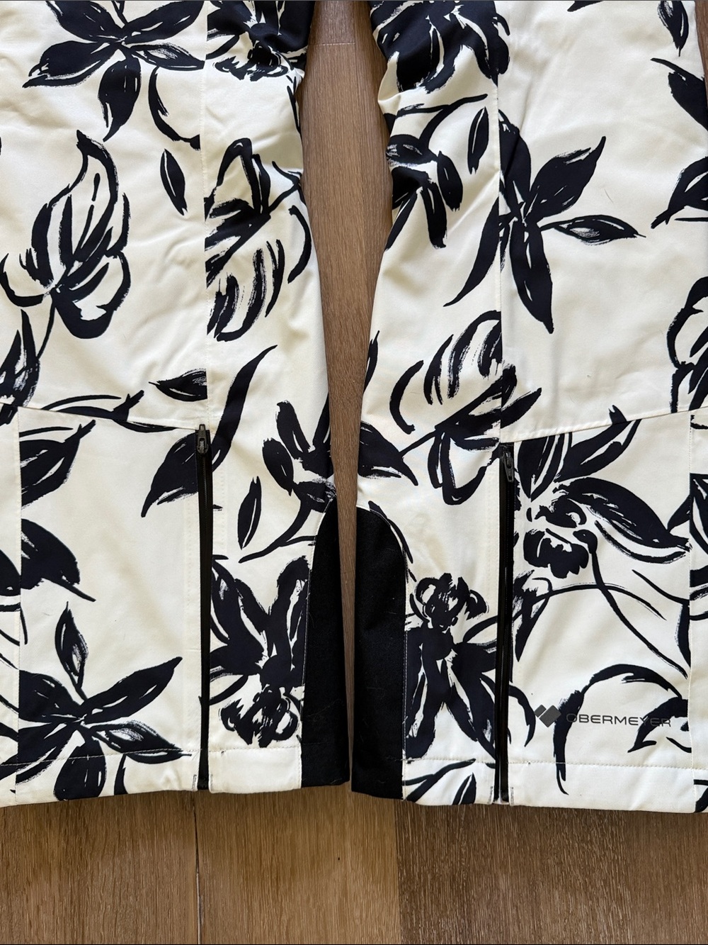 Obermeyer White Ski Pants with Black Floral Print | Size 8 - Picture 10 of 14